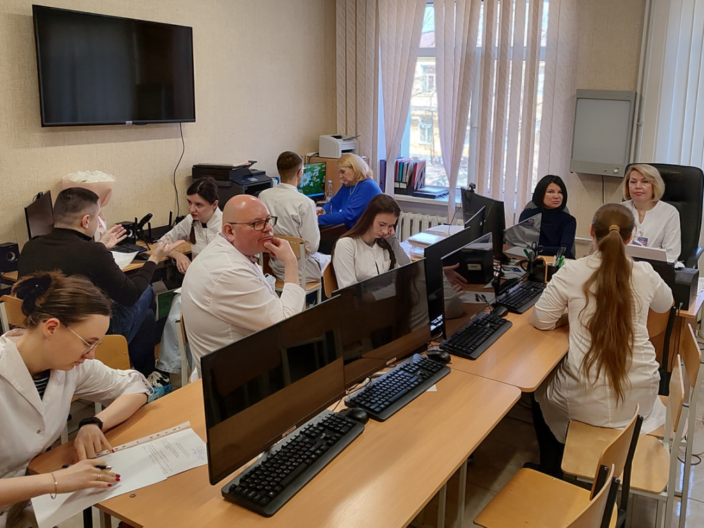 Проміжне оцінювання лікарів-інтернів