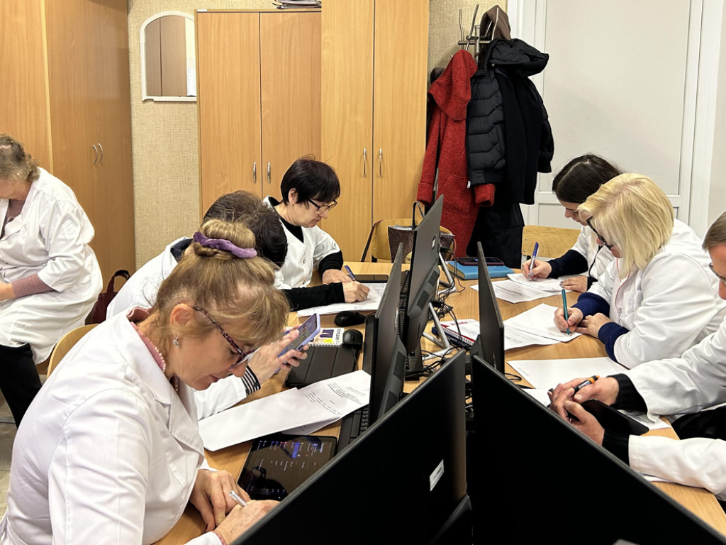 Професійне удосконалення лікарів триває